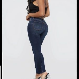 BUTT SHAPING JEANS! NWT!